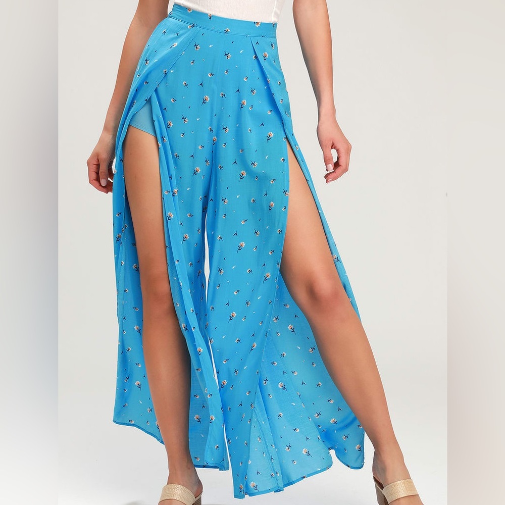 Lulu’s Sprout On the Town Light Blue Floral Print Tulip Pants
